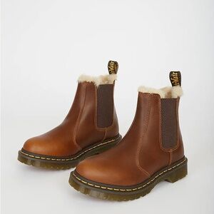 Doc Martens 2976 Leonore Butterscotch Chelsea Boot